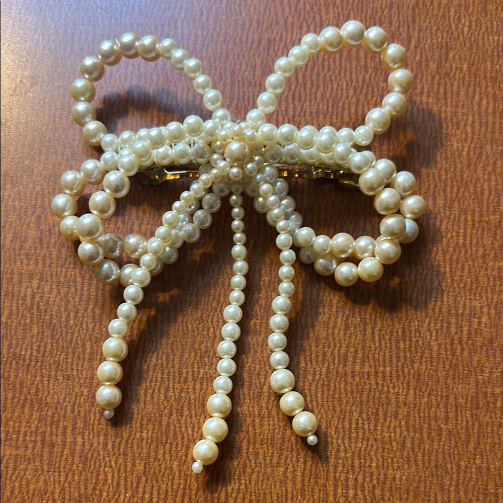 Elegant‎ Pearl Bow Hair Clip